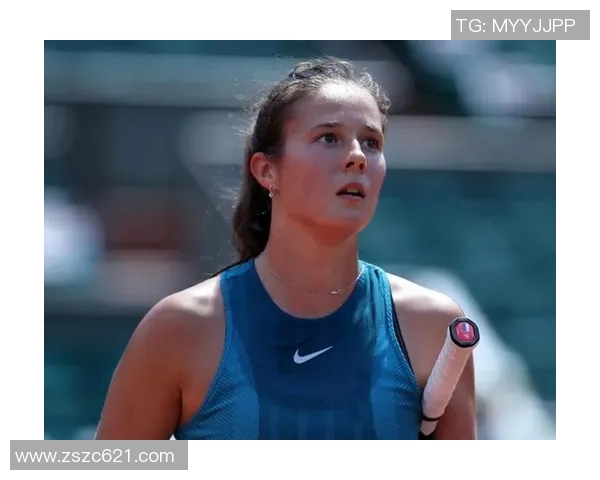 足球明星与女神同框颜值爆表的瞬间回顾与分享